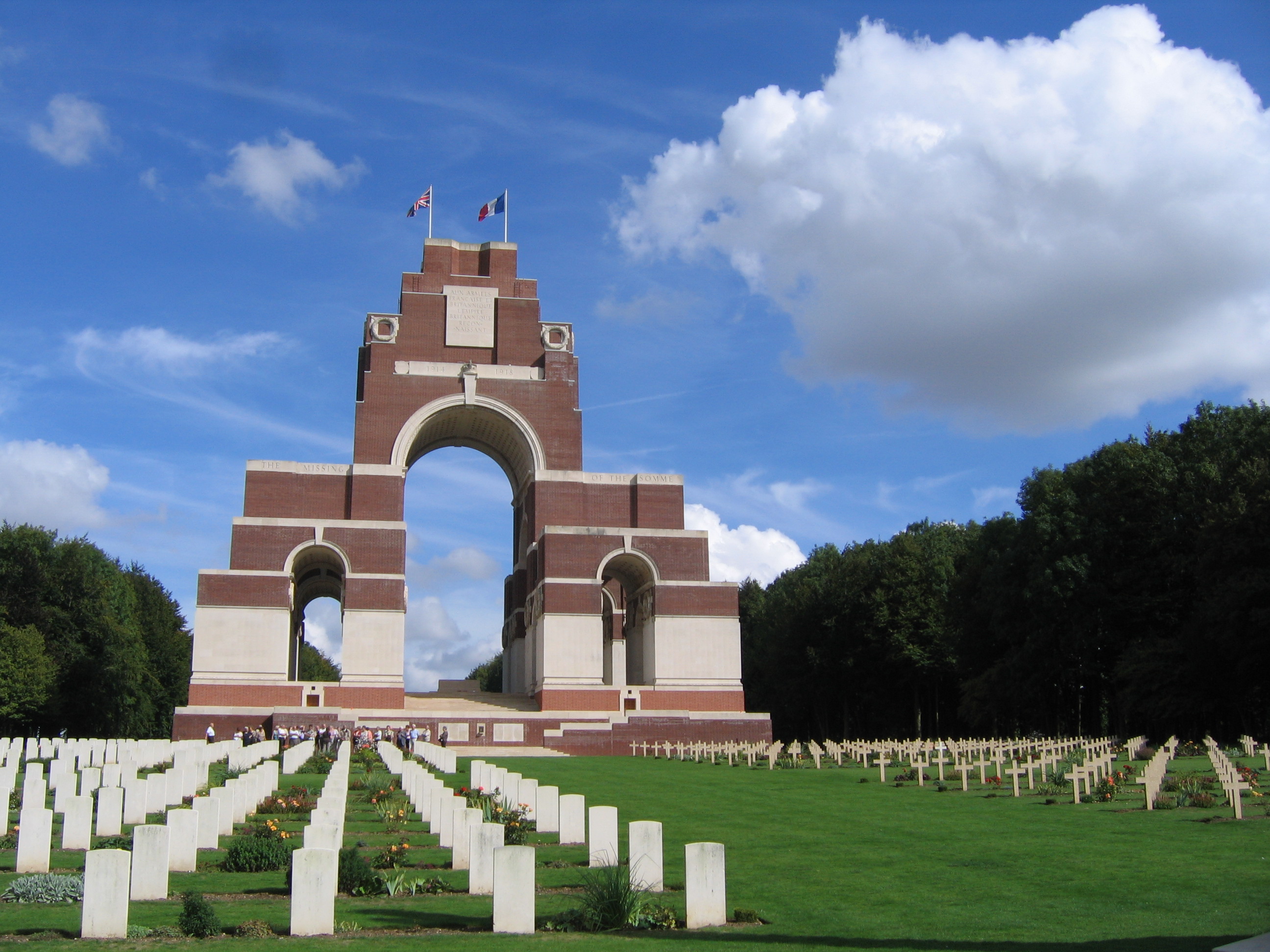 thiepval_memorial_and_anglo-french_cemetery_september_2010_2